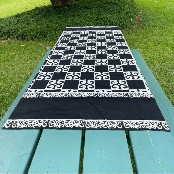 Malaysian Batik Tablecloth Tapestry Rectangle and Set Of 6 Cloth Napkins Set - Picture 5 of 16